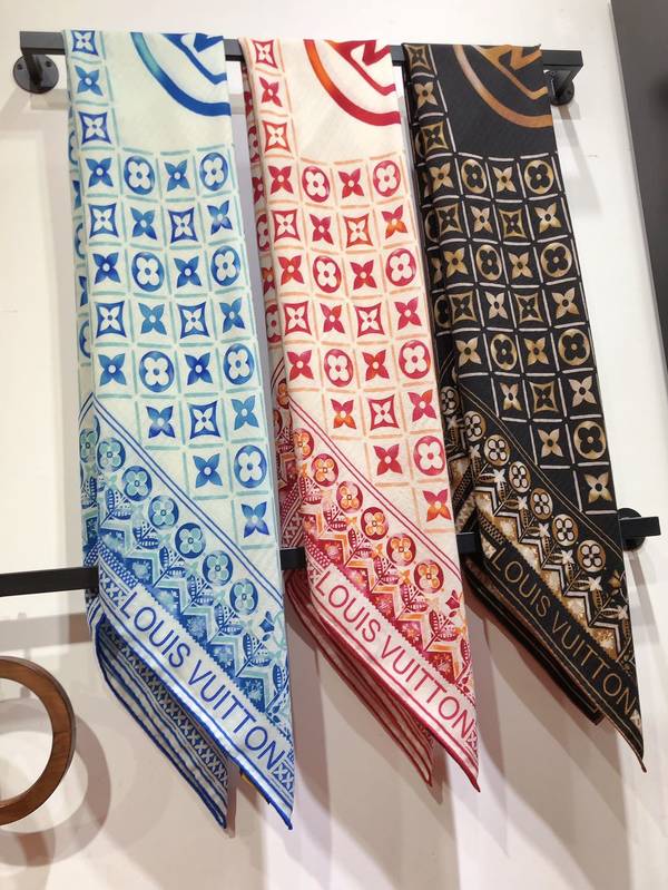 Louis Vuitton Scarf LVC00554